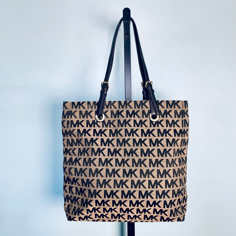 Michael Kors Black/Tan Signature Canvas Jet Set Tote - Picture 2 of 10